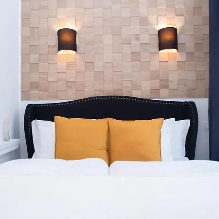 Stylish Large At Super Location Apartment Budapest