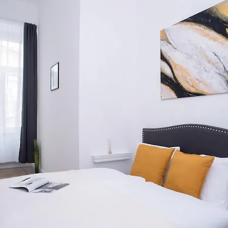 Apartment Stylish Large At Super Location