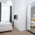 Apartment Stylish Large At Super Location