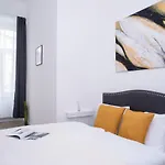 Apartment Stylish Large At Super Location