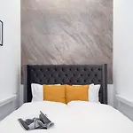 Stylish Large At Super Location Apartment *