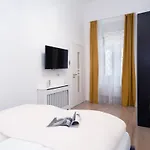 Apartment Stylish Large At Super Location