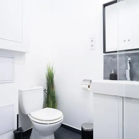 Stylish Large At Super Location Daire *